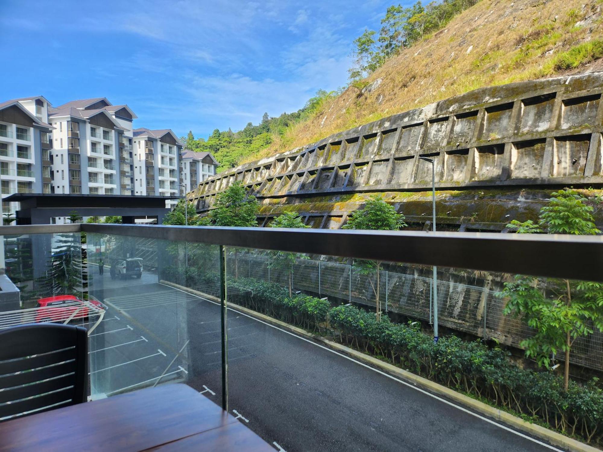 Relax Bear Homestay Tanah Rata Buitenkant foto